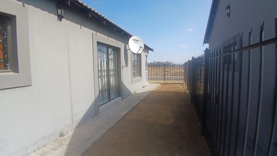 4 Bedroom Property for Sale in Heidedal Free State